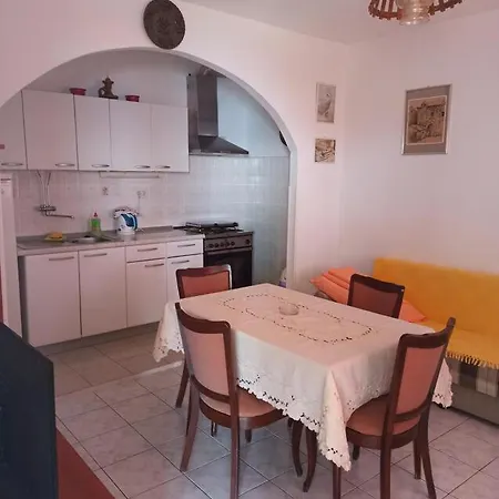 Appartement 7 *